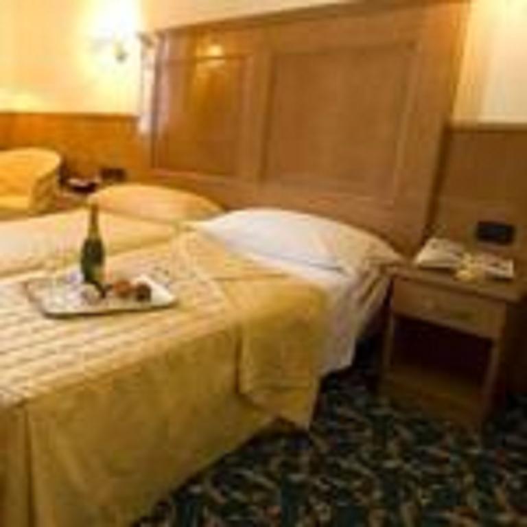 Hotel Cinque Giornate Milan Exterior photo